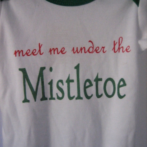 Meet me under the Mistletoe Infant Unisex One Piece Bodysuit Cotton Sz 12-18M NW - Picture 3 of 5